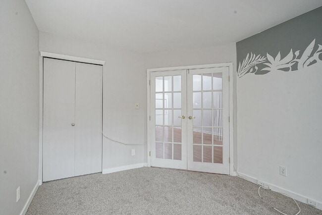 Building Photo - 2004 Augusta Cir