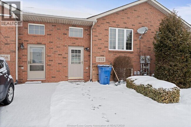 Building Photo - 1212 SETTLER'S STREET