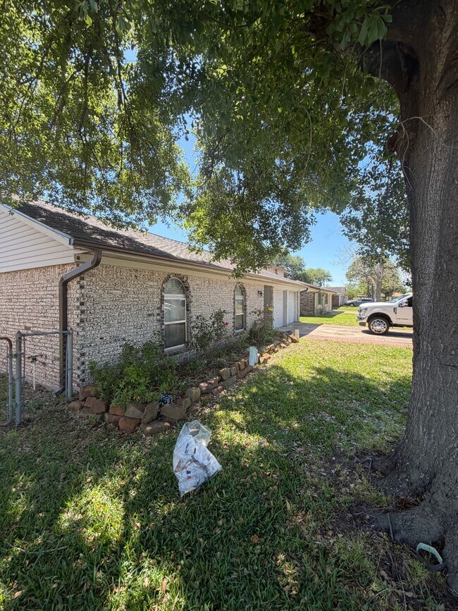 Foto del edificio - 10014 Carlow Ln