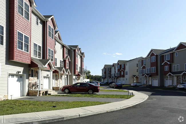 Building Exterior - Lakehurst Park