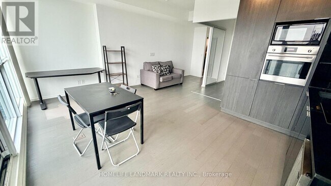 Photo du bâtiment - 70 Temperance St