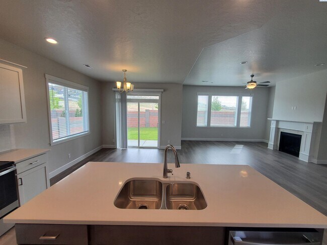Foto del edificio - FOR RENT APPLE VALLEY ESTATES