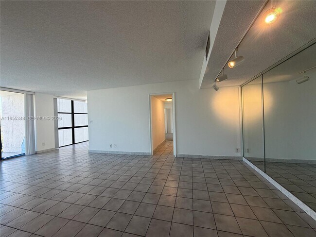 Foto del edificio - 18181 NE 31st Ct