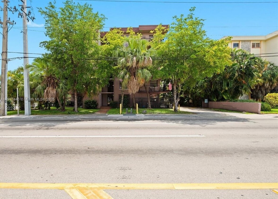 Foto principal - 605 NW 72nd Ave