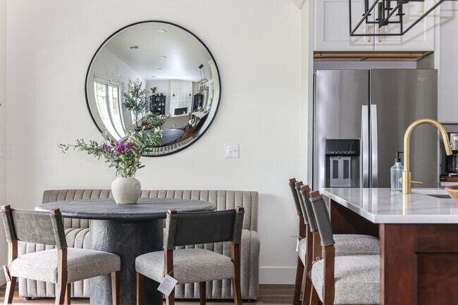 Foto del edificio - 279 N Richards Ave