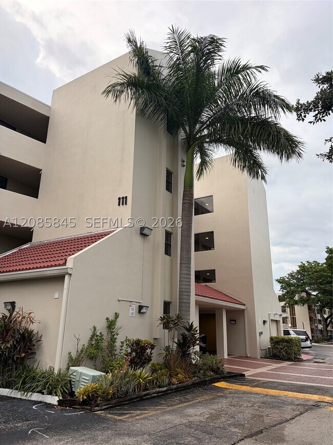 Building Photo - 111 Lake Emerald Dr