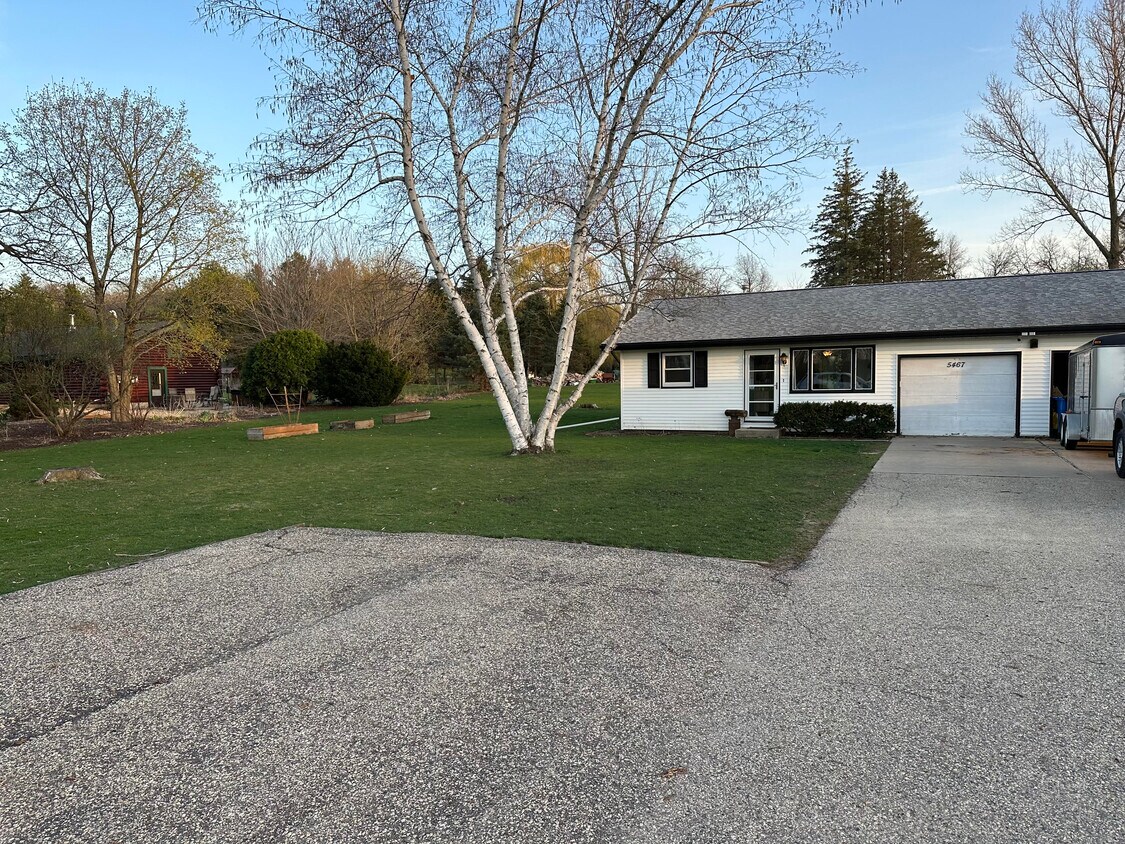 Foto principal - 5467 W Netherwood Rd