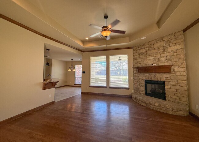 Foto del edificio - 3 Bed, 2.5 Bath Home in Oxford Park – Open Layout & Tall Ceilings