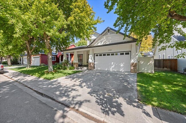 Building Photo - Beautiful 3 bed 2.5 bath home