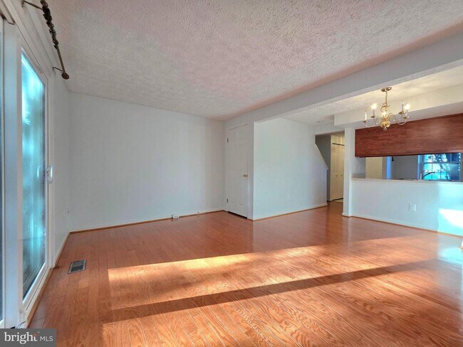 Foto del edificio - 8557 Koluder Ct