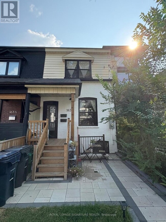 Photo du bâtiment - 163 Hampton Ave