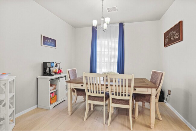 Foto del edificio - 12612 Dorchester Ave