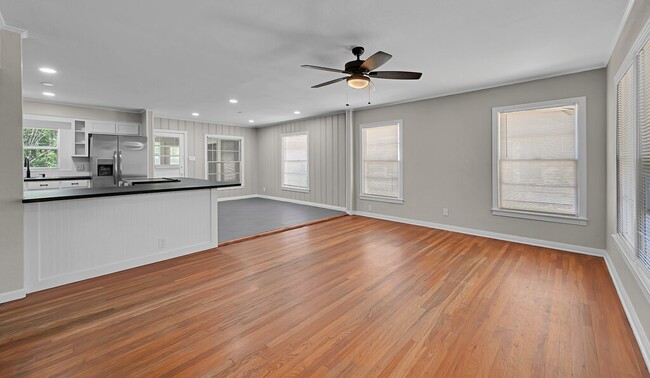 Building Photo - 3017 Alexander Ave