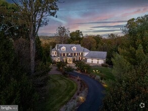 Building Photo - 9884 River Chase Way