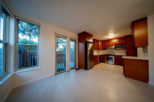 Foto del edificio - 2022 Ascot Dr