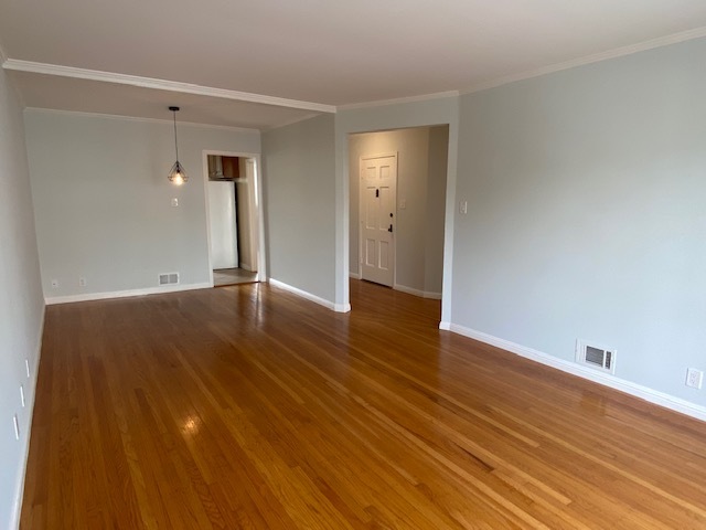 Living/Dining - 555 42nd Ave