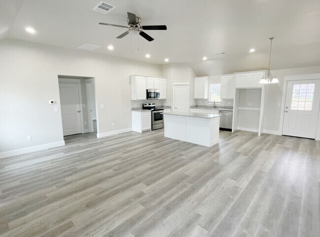 Foto del edificio - Gorgeous 3 Bedroom 2 Bath Home