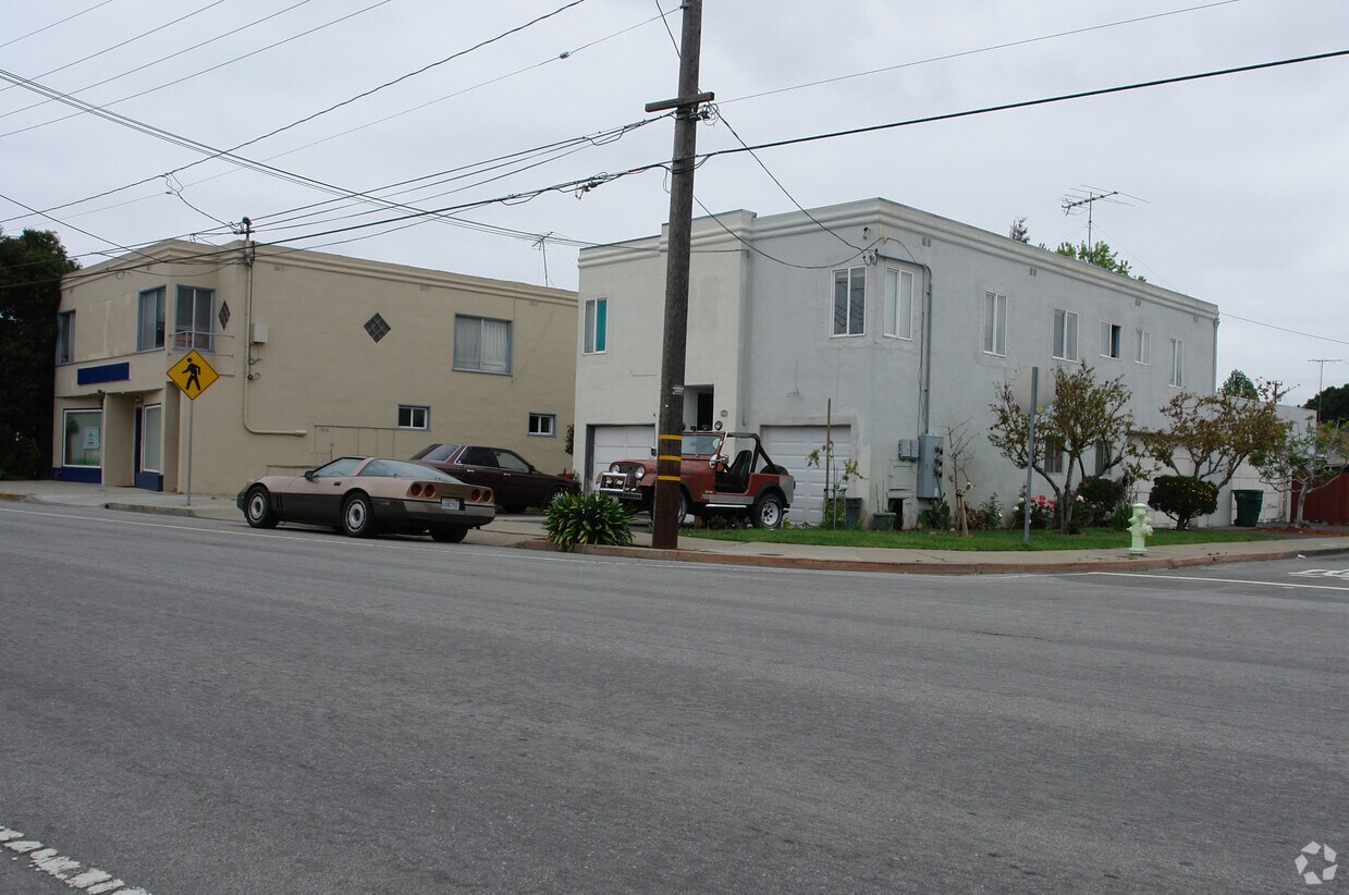 Building Photo - 1502-1504 Stafford Ave