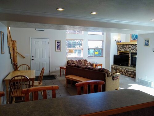 Foto del edificio - 6924 Sugar Pine Dr