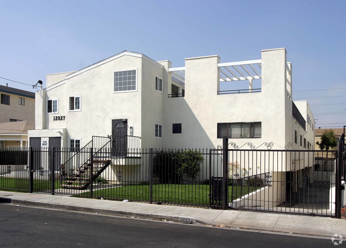 Primary Photo - 12927 Roselle Ave