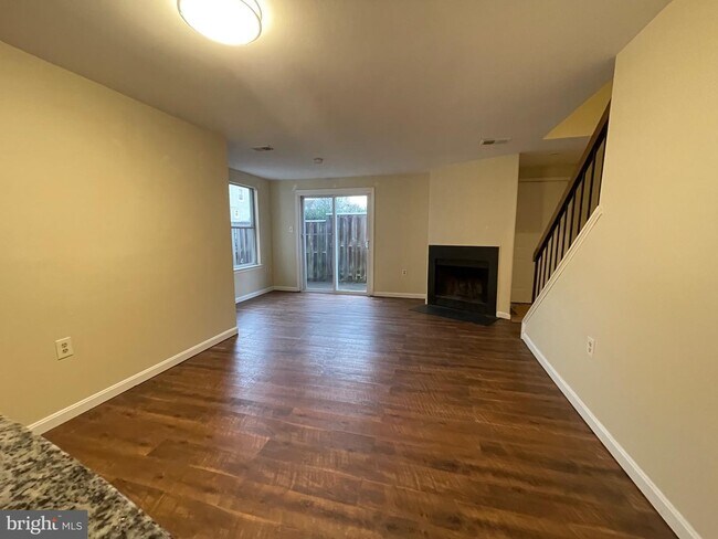Foto del edificio - 4437 Pembrook Village Dr