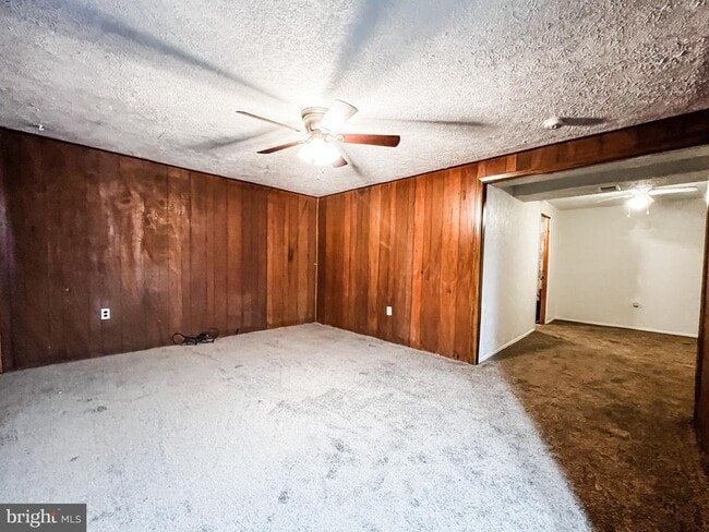 Building Photo - 811 Calvert Towne Dr