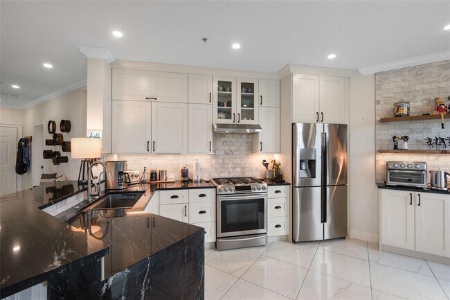 Building Photo - 2741 Via Cipriani