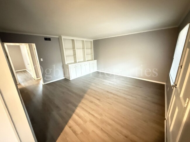 Foto del edificio - 3824-F Country Club Rd-2BR/1BA-APT!!!