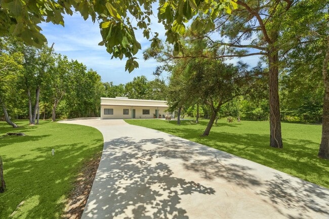 Foto del edificio - 1425 Oak Hollow Dr