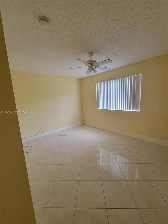 Foto del edificio - 3204 Coral Lake Ln