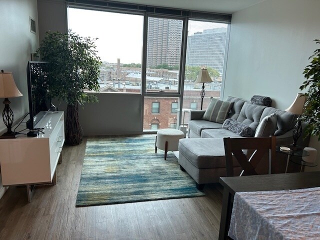 Foto del edificio - 3740 N Halsted St