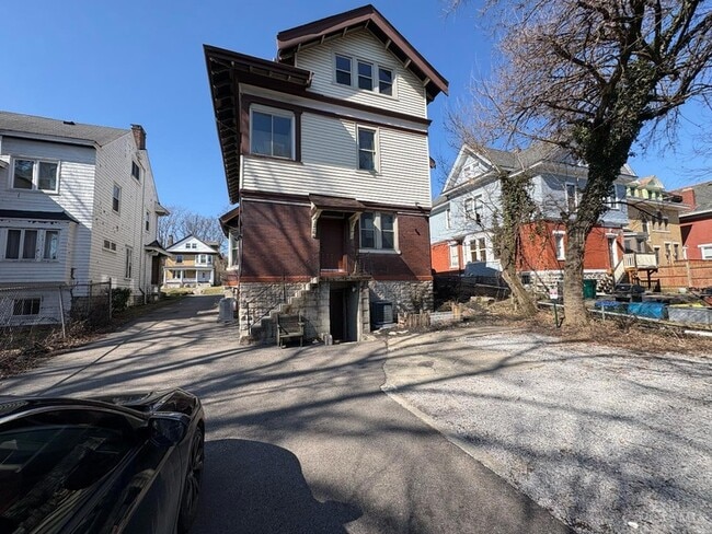 Building Photo - 2218 Highland Ave