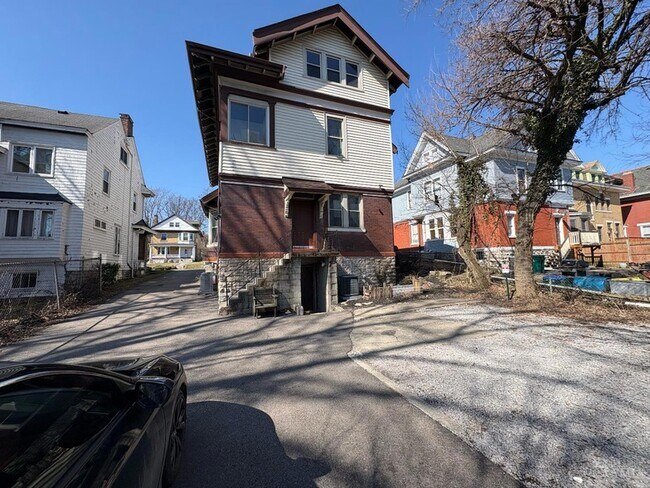 Foto del edificio - 2218 Highland Ave