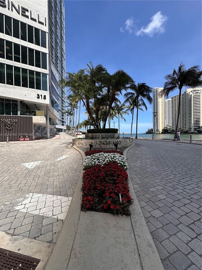 Building Photo - 325 S Biscayne Blvd