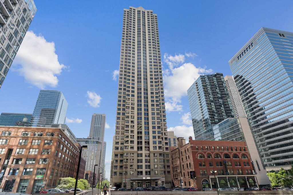 Primary Photo - 440 N Wabash Ave