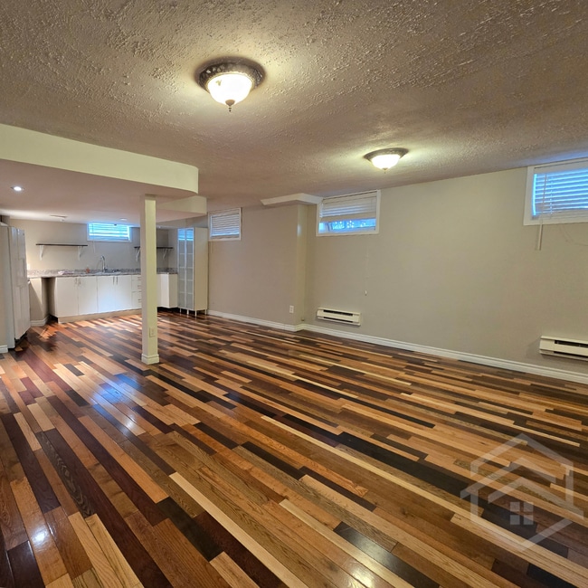Building Photo - 2 Bedroom Basement Apartment!!