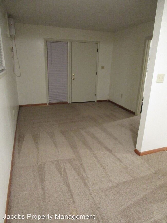 Building Photo - 6180 Circle Dr