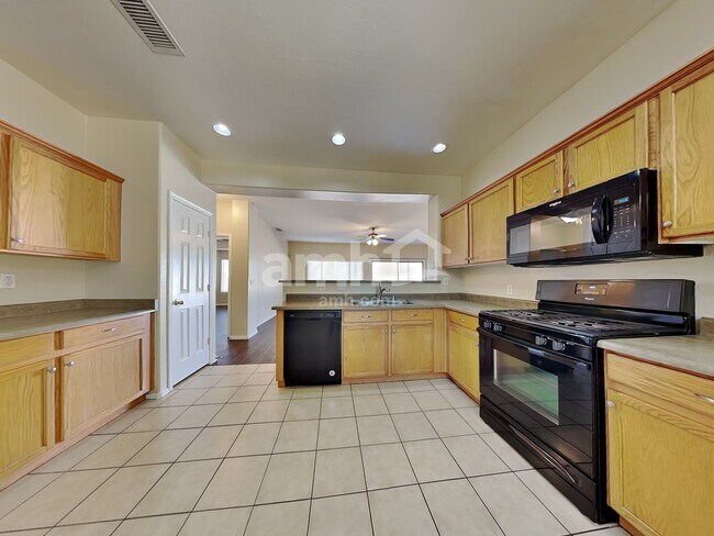 Building Photo - 5526 W Pecan Rd