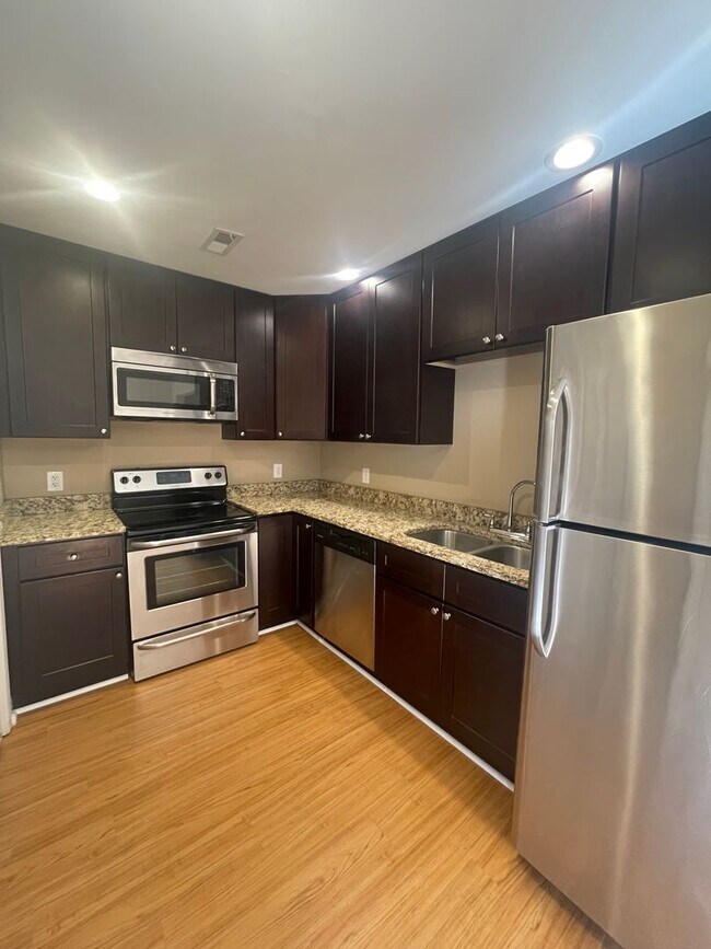 Foto del edificio - Modern Town Home on Beals Chapel