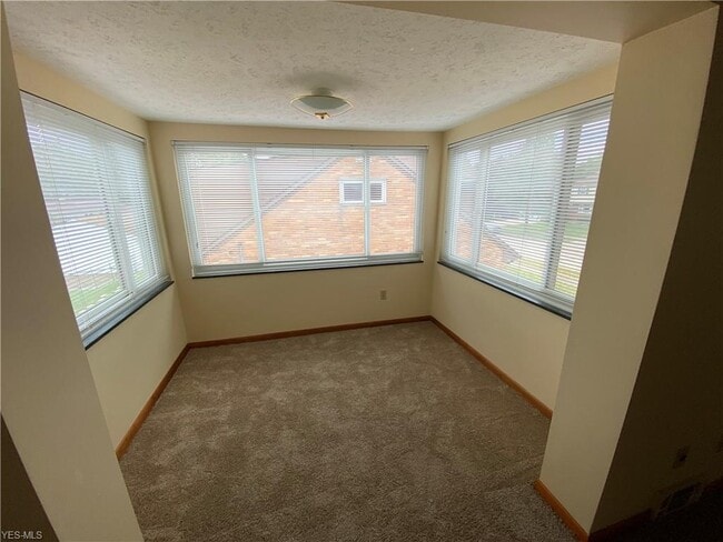 Building Photo - 6586 Beverly Dr