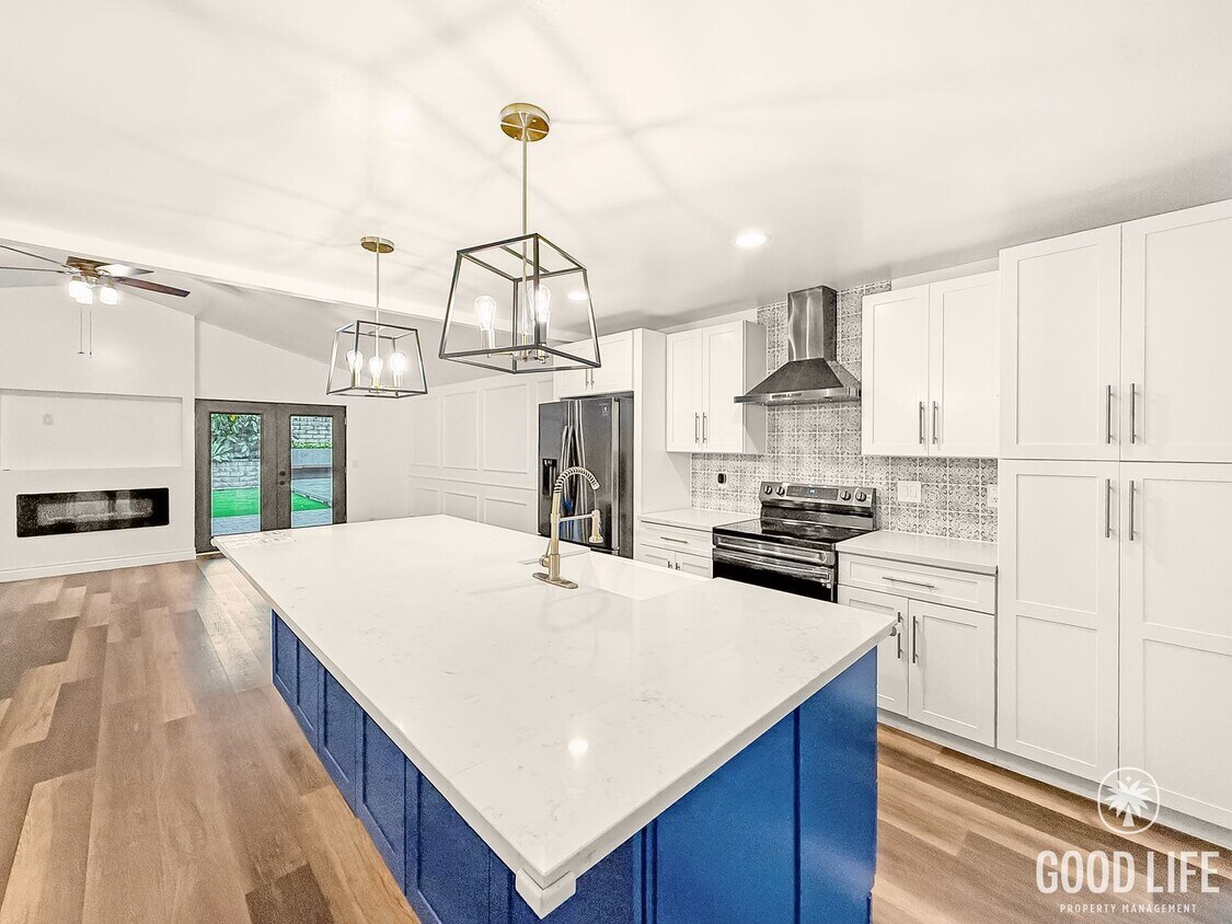 Foto principal - Updated 4B 2BA Home in Paradise Hills w/ S...