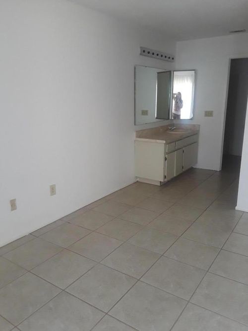 Foto del edificio - 525 SW Sara Blvd