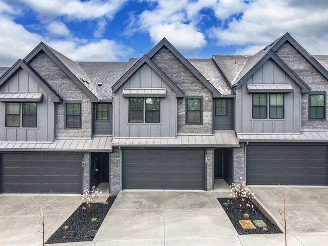 Photo - Luxury Townhome for Lease at the Courtyards at Hidden Crest - 7013 NE 132nd Way