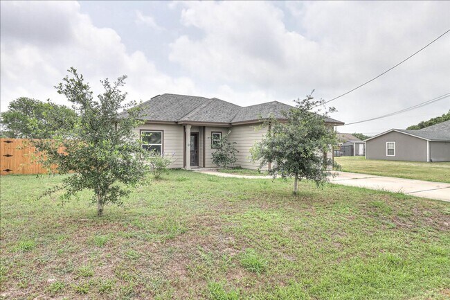 Building Photo - 2533 Lorine Dr