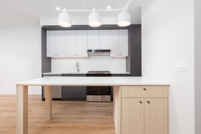 2.3N - Kitchen - Lynnbrooke