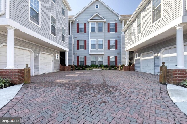 Building Photo - Spacious 2-bedroom 2 Bath condo in New Town