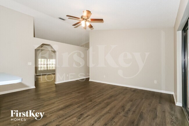 Building Photo - 1365 SE Floresta Dr