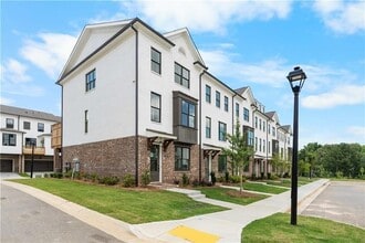 Building Photo - 5440 Howington Ct