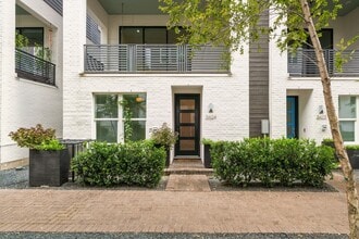 Building Photo - 2624 Rusk St