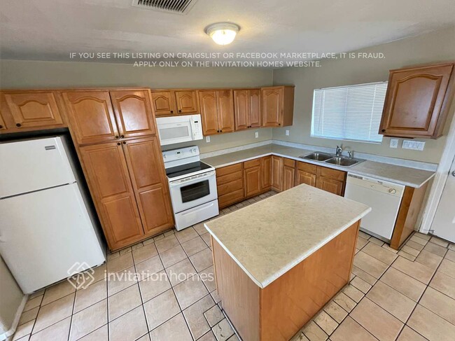 Foto del edificio - 6940 W Catalina Dr